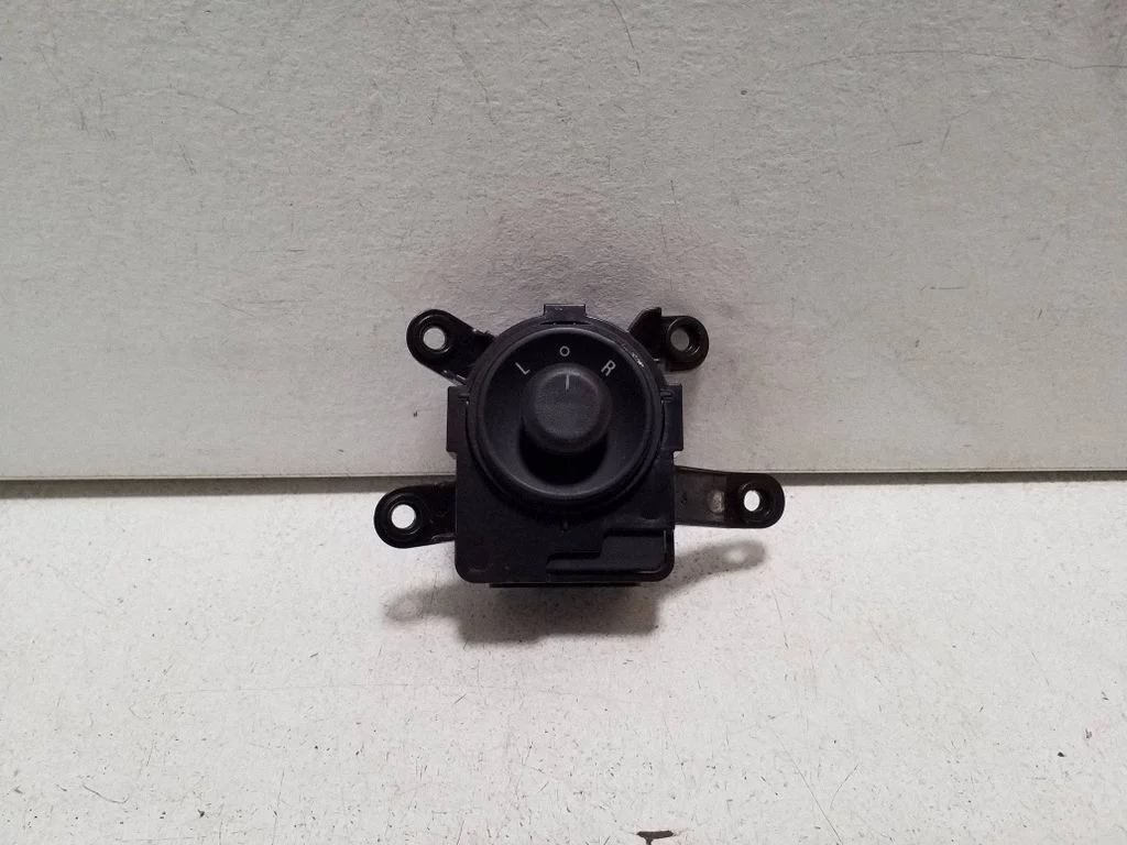 Wing mirror switch 13272182
