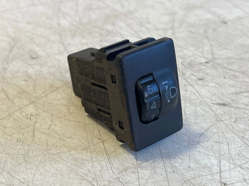 Headlight level height control switch