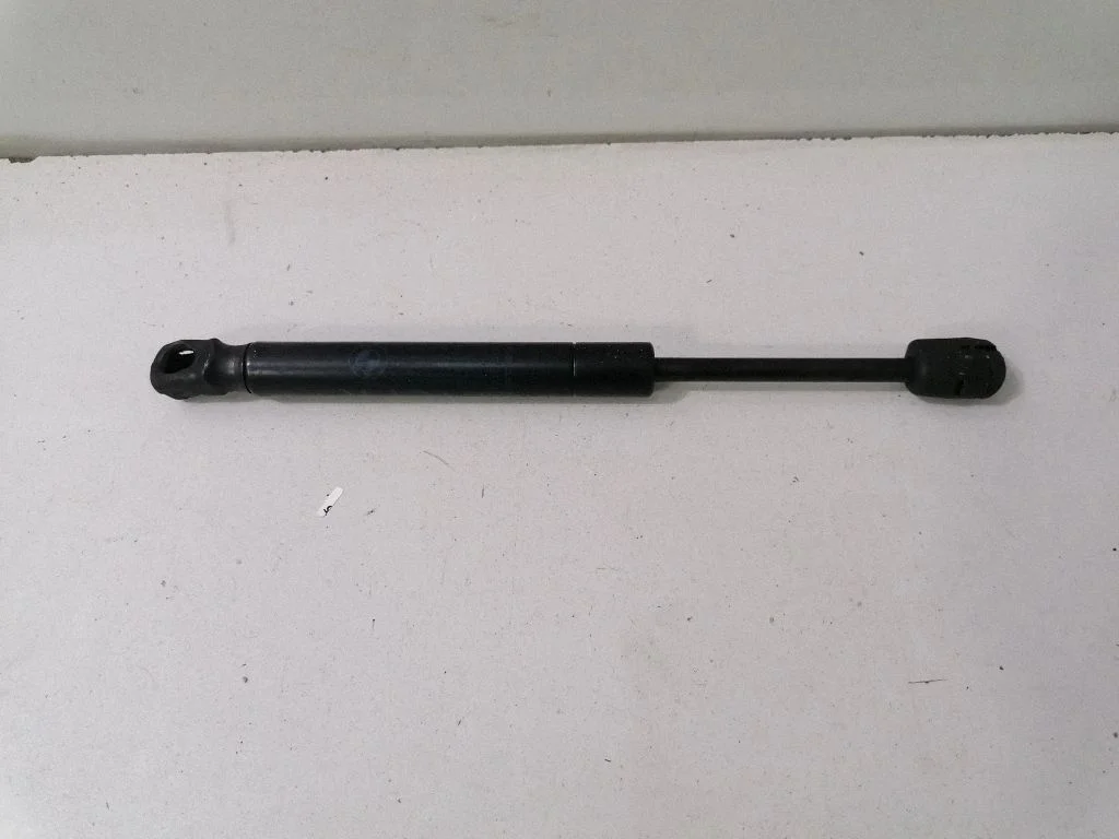 Aizmugurējā vāka amortizators – BMW 5. sērija E60 E61 (2004-2010)