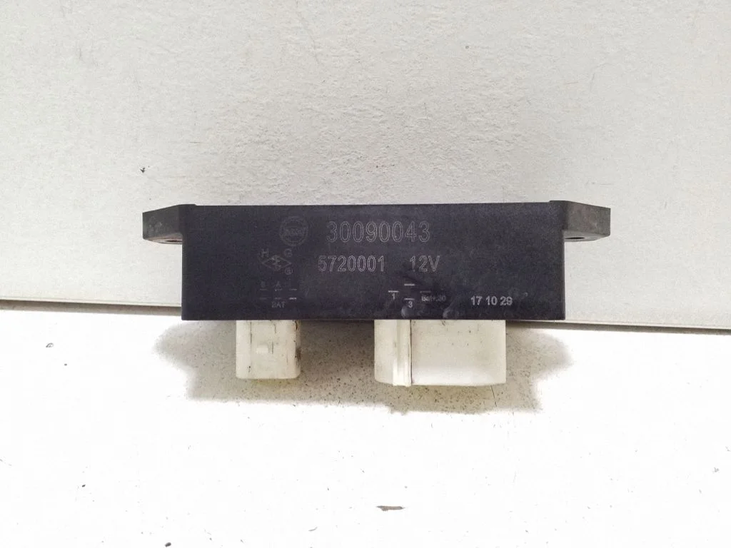 Coolant fan relay 30090043