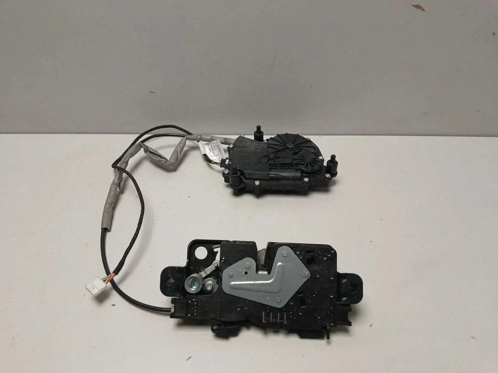 Tailgate/trunk/boot lock/catch/latch 7430626
