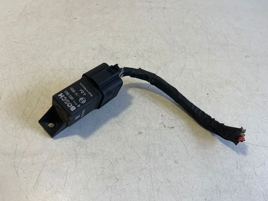 Kvēlsveču priekšuzsildes relejs 96440063