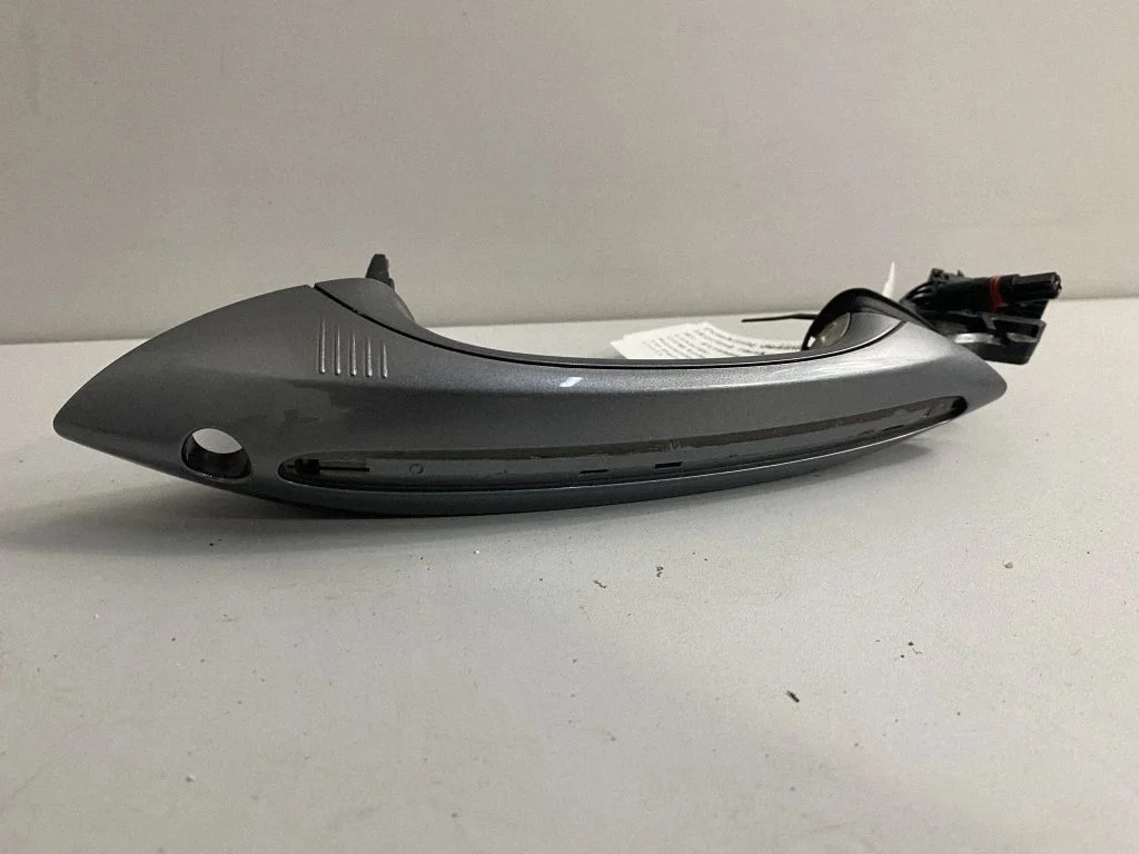 Ārējais atvēršanas rokturis – BMW 6. sērija F12 F13 (2010-2018), priekšējā labā