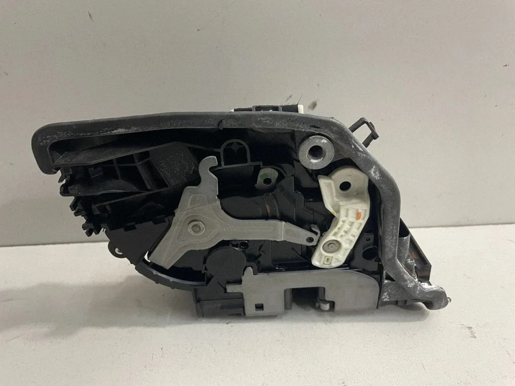 Zamek drzwi przednich – BMW Seria 5 G30 G31 G38 (2016-)