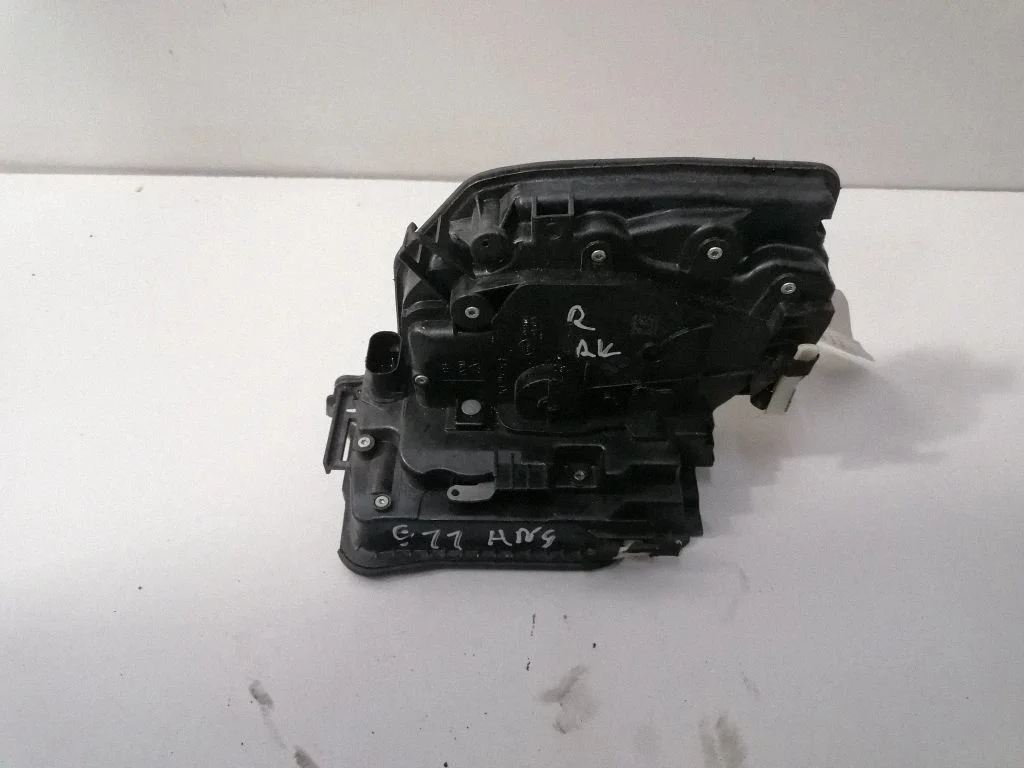 Zamek drzwi przednich – BMW Seria 5 G30 G31 G38 (2016-)