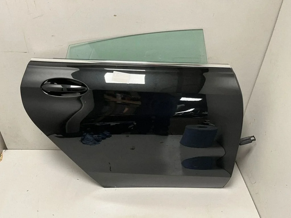 Aizmugurējās durvis 7482638
