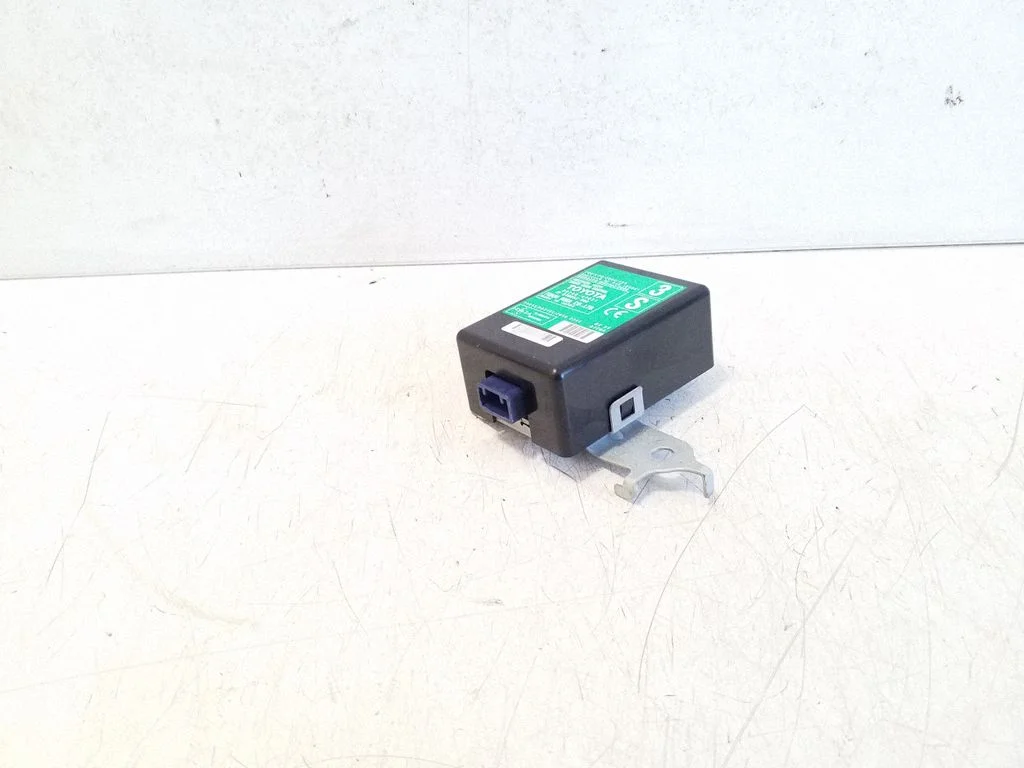 Door central lock control unit/module – Toyota Prius (XW30) (2009-2015)