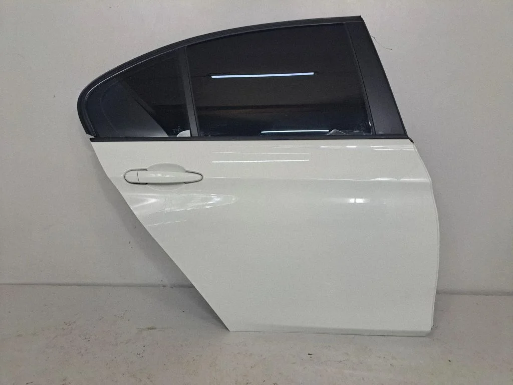 Aizmugurējās durvis 7298514