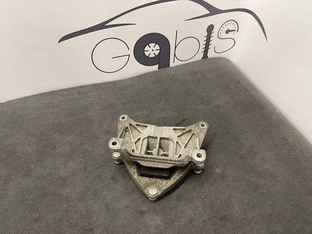 Gearbox mounting bracket A2052402500