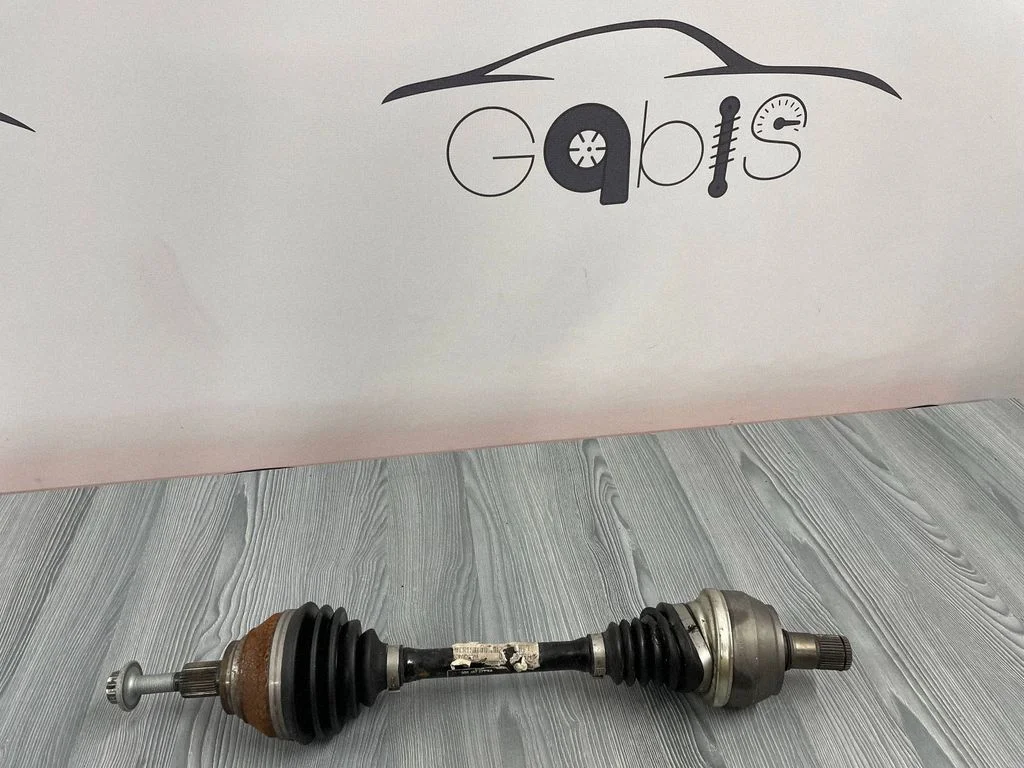 Eesmine pooltelg 3Q0407271BA