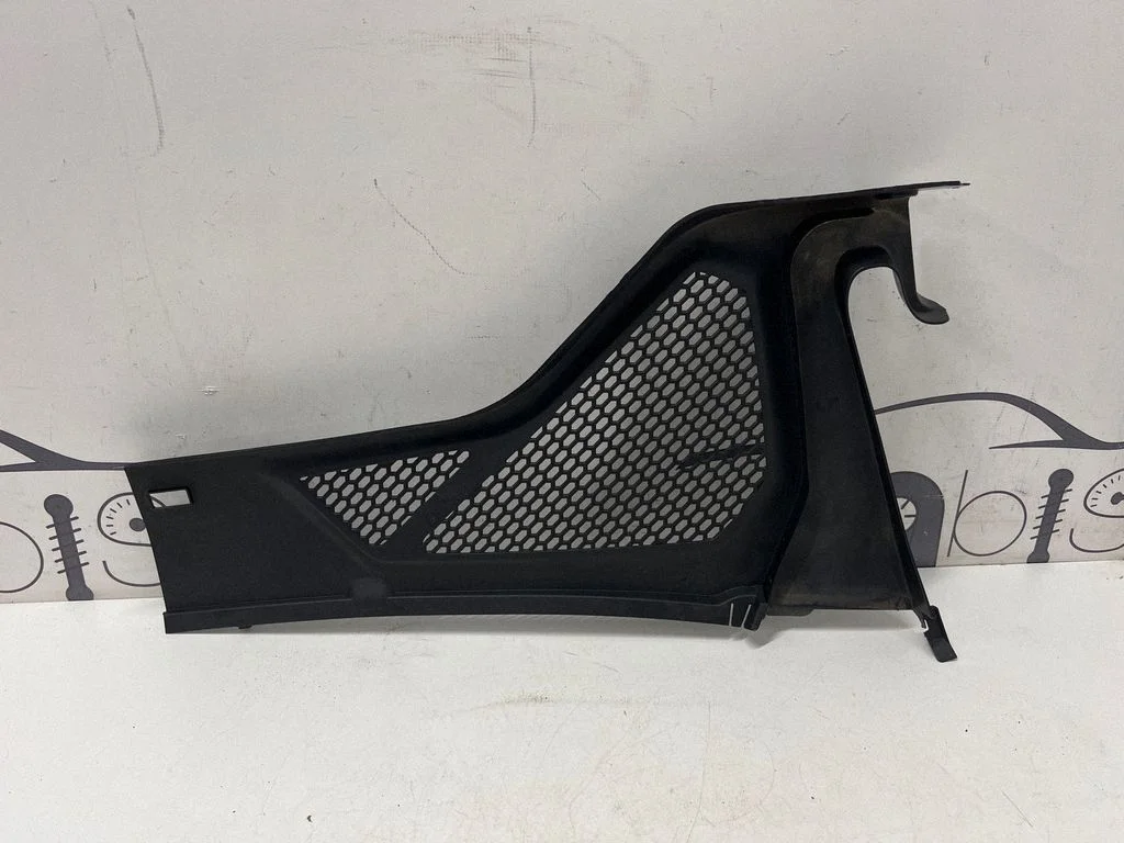 Wiper trim 9245594