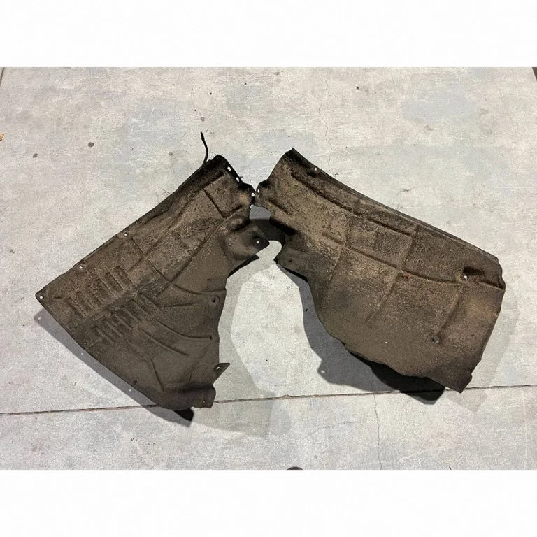 Front wheel arch liner splash guards