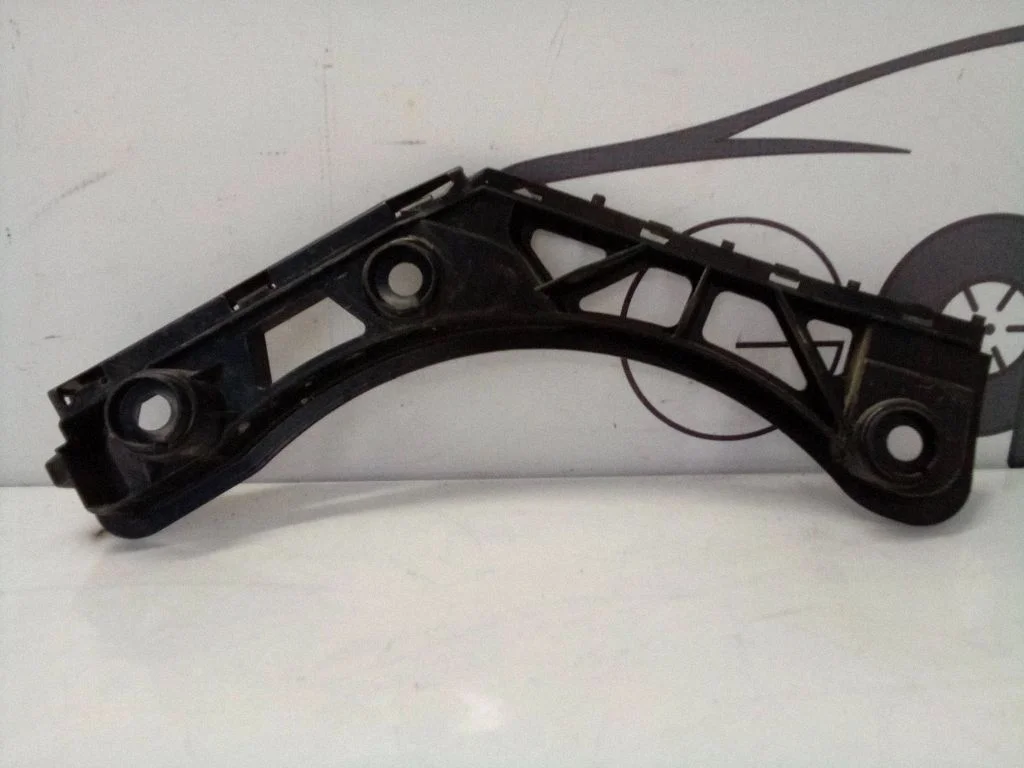 Rear bumper mounting bracket 5NA807393