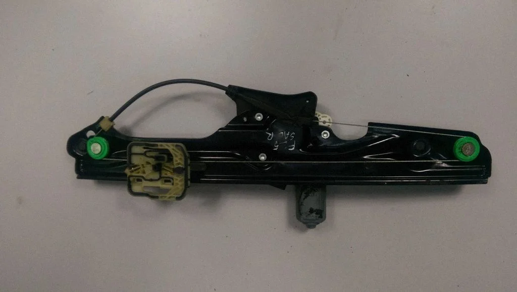 Rear window lifting mechanism without motor – BMW X3 F25 (2010-2017)