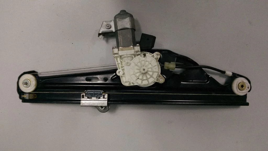 Tagaukse elektriline aknatõstuk mootoriga – BMW 5-seeria E60 E61 (2004-2010)