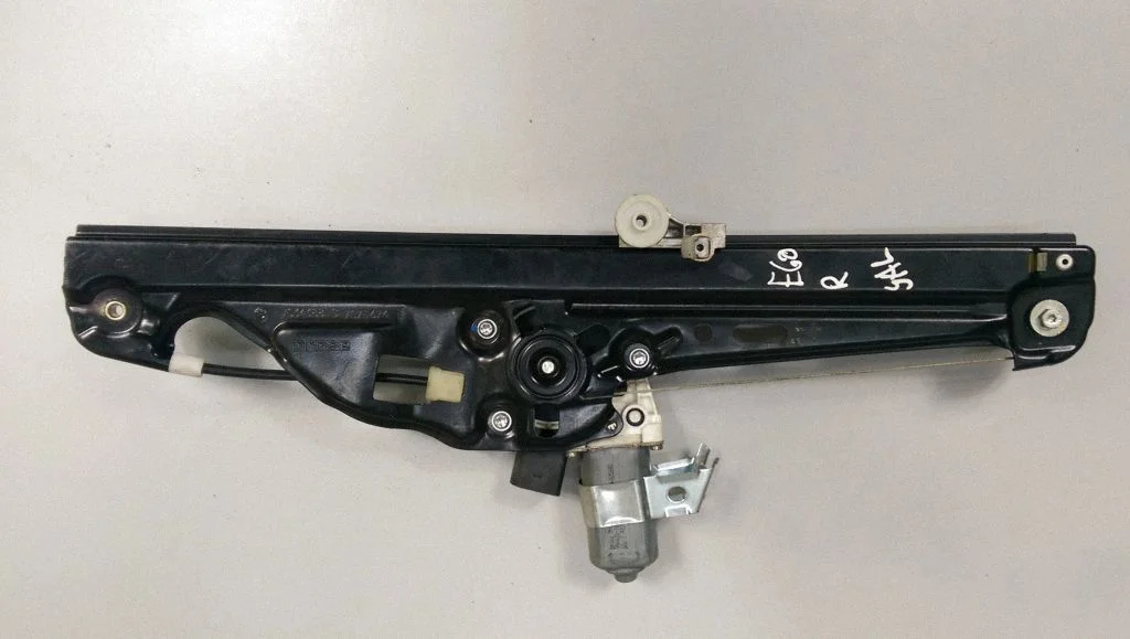 Rear window lifting mechanism without motor – BMW 5 Series E60 E61 (2004-2010)