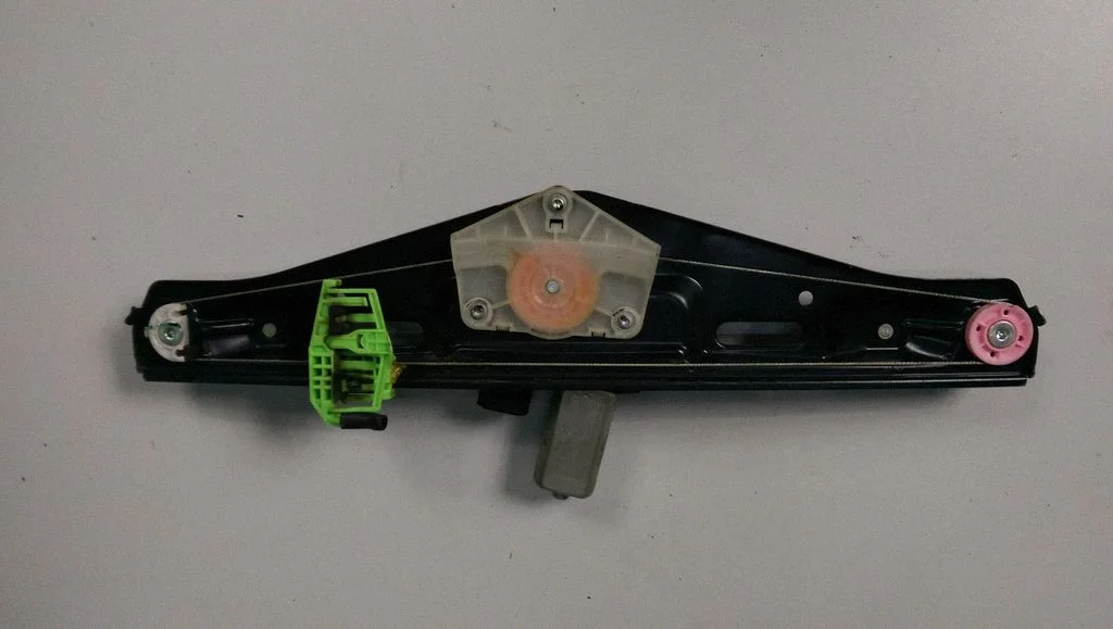 Rear door window regulator with motor – BMW X1 E84 (2009-2015)