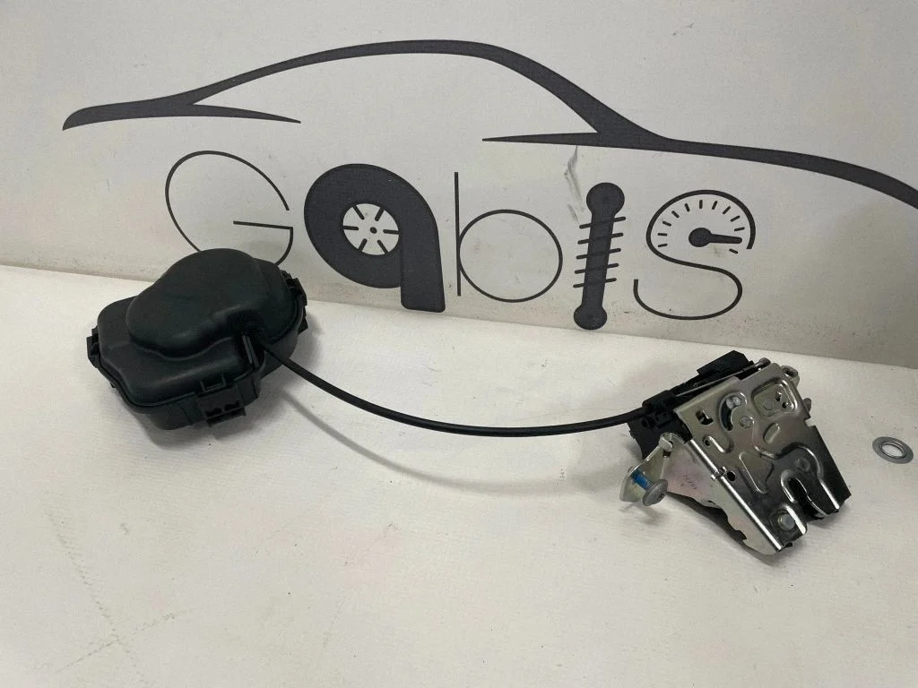 Aizmugurējā vāka slēdzene A0099067103