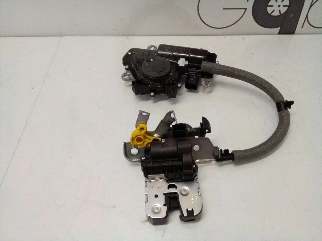 Tailgate/trunk/boot lock/catch/latch 4M0827506
