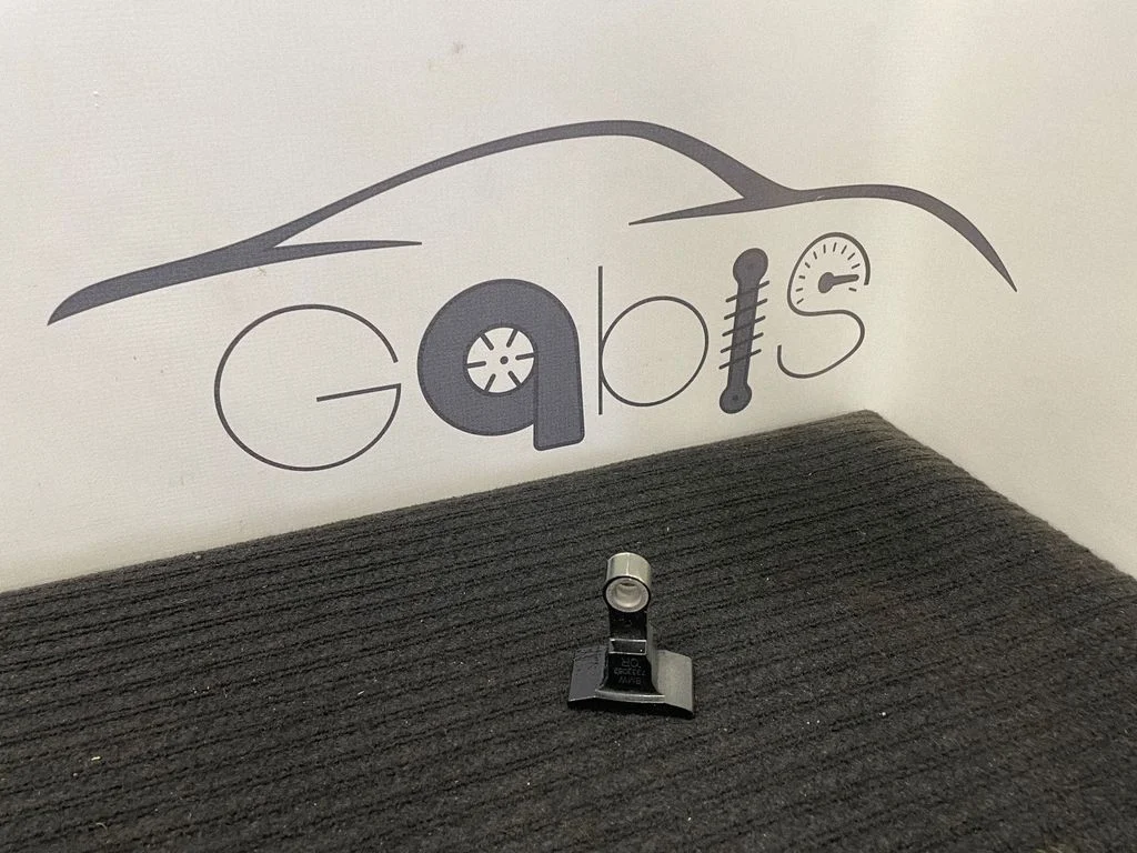 Priekšējā augšējā eņģe 7333062