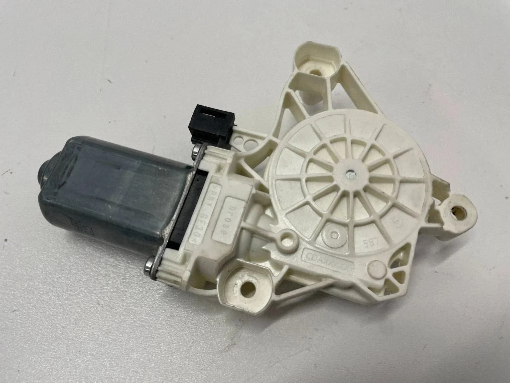 Front door window regulator motor A0009061507