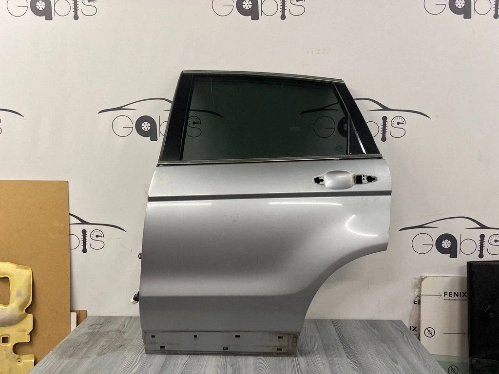 Rear door – rear left