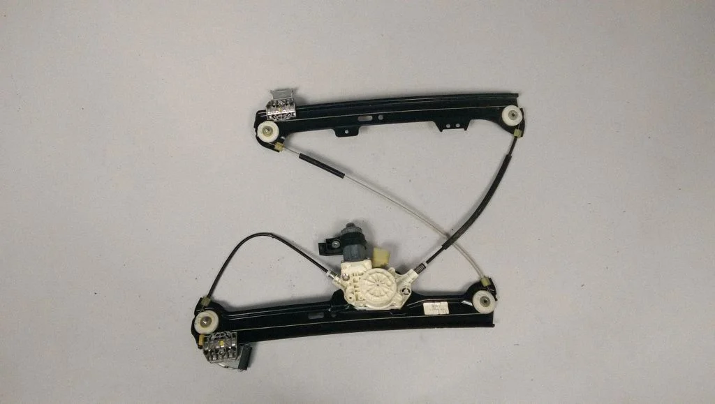 Front door window regulator with motor – BMW 5 Series E60 E61 (2004-2010)