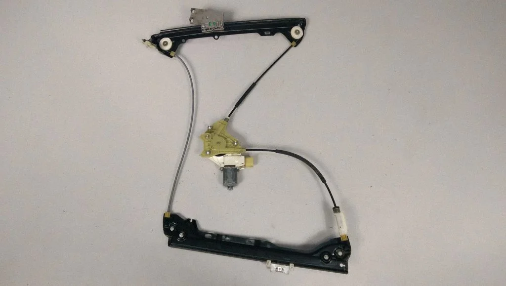 Front door window regulator with motor – BMW 3 Series E90 E91 (2005-2012)