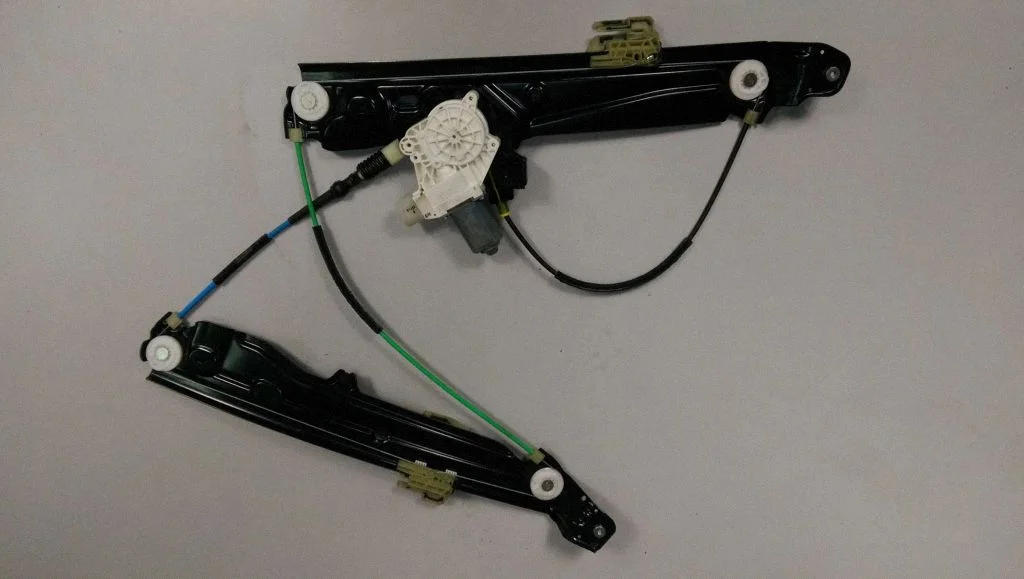 Front door window regulator with motor – BMW 5 Series F10 F11 (2009-2016)