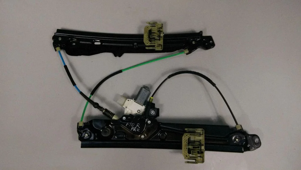 Front door window regulator with motor – BMW 5 Series F10 F11 (2009-2016)
