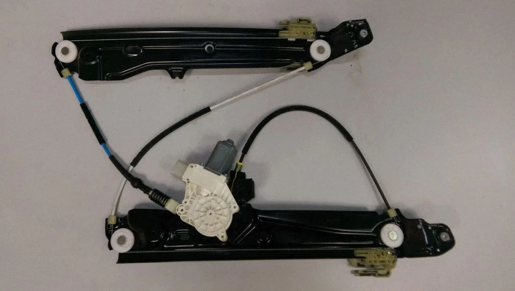 Esiukse elektriline aknatõstuk (ilma mootorita) – BMW 5-seeria F10 F11 (2009-2016)