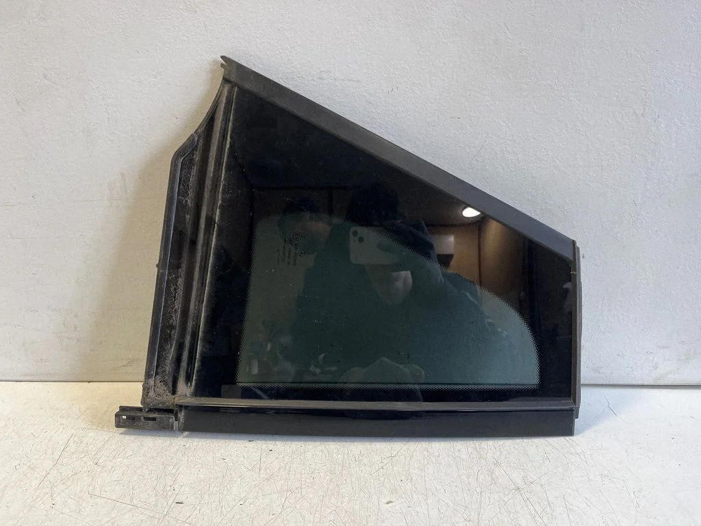 Rear vent window glass A2937301600