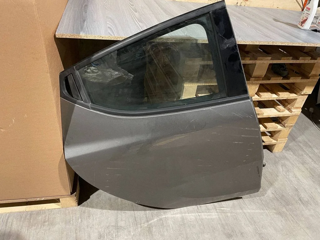 Aizmugurējās durvis 43R001583