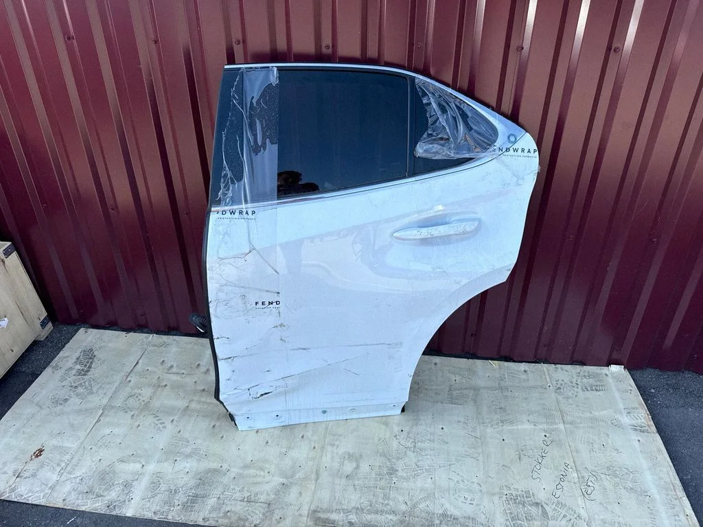 Tagauks – Lexus UX (2018-), vasak