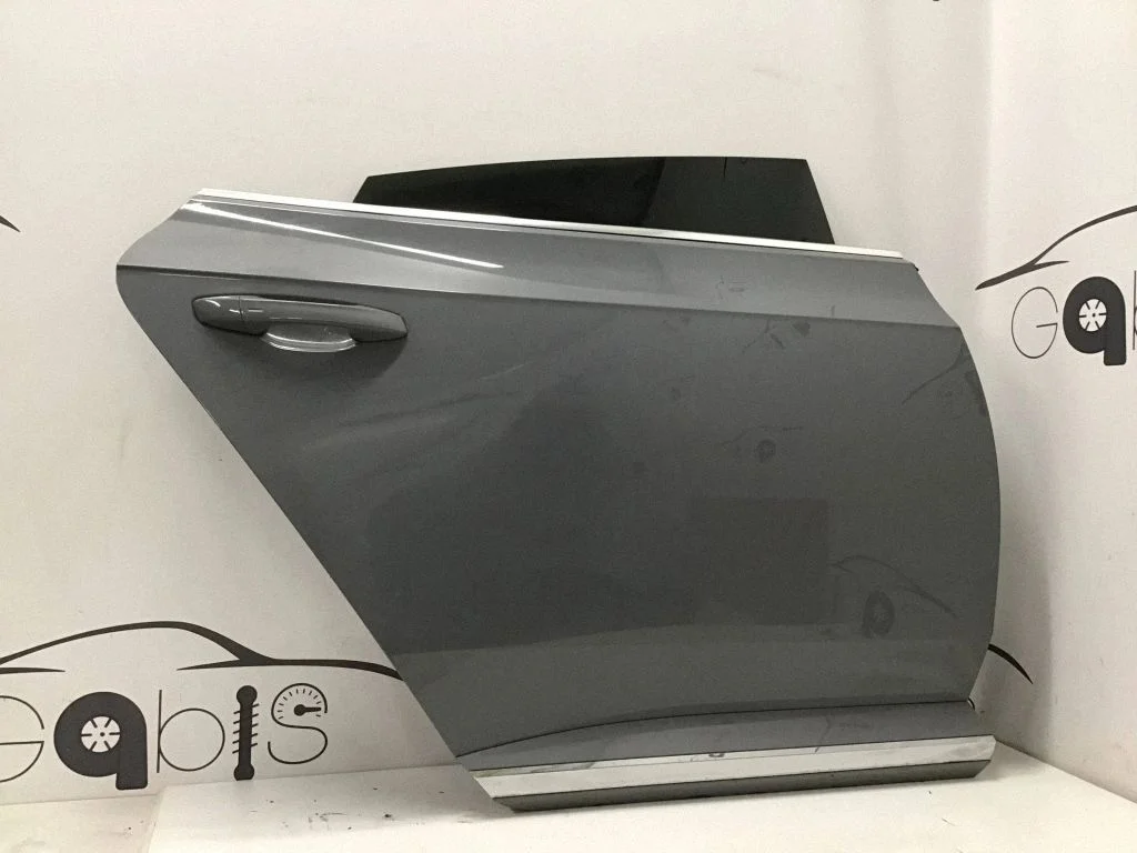 Rear door – rear right