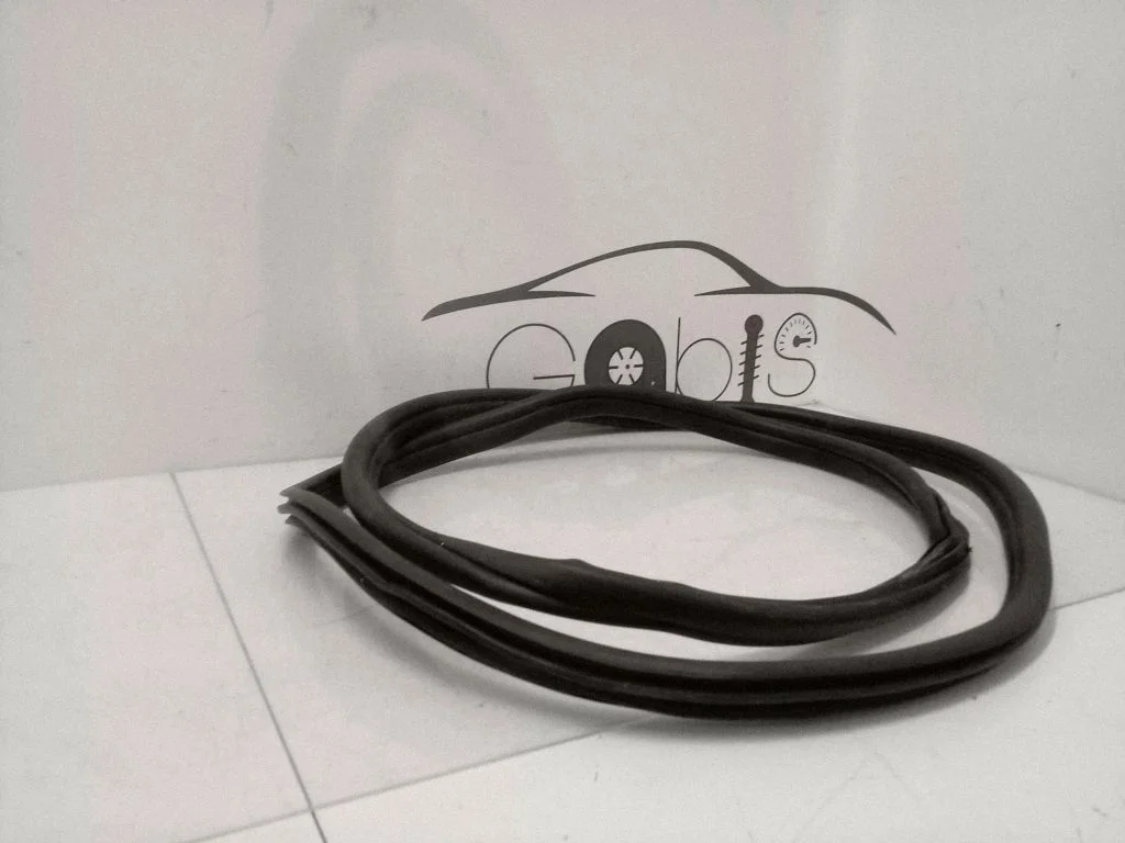 Rear door rubber seal (on body) 7407375