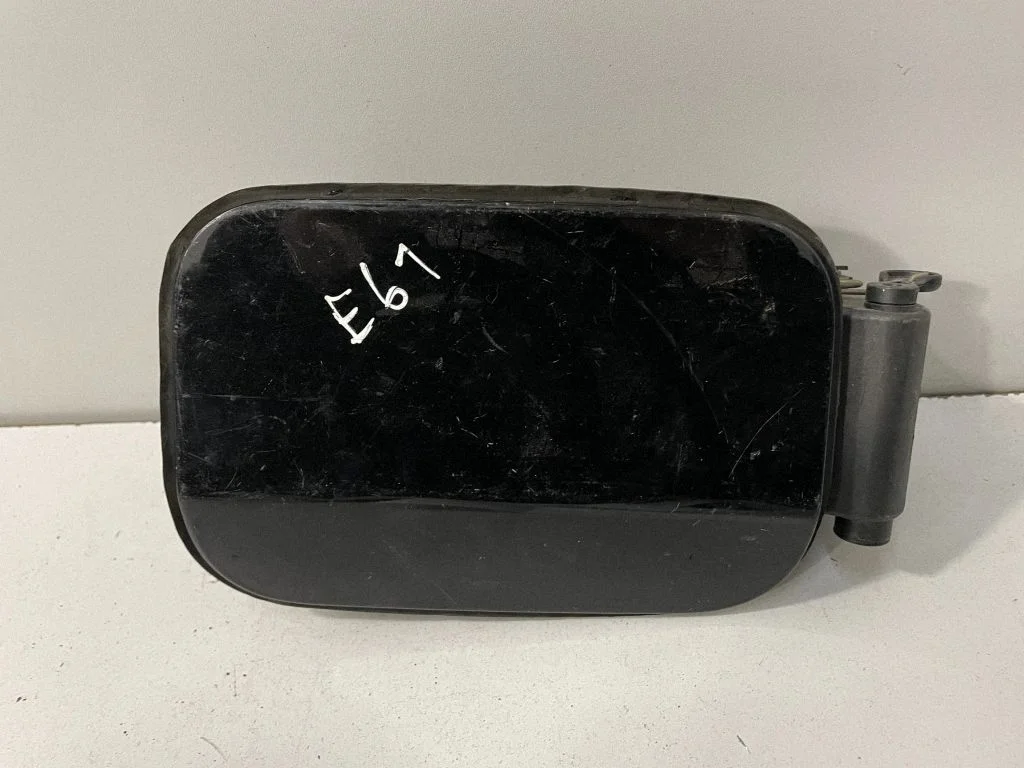 Klapka wlewu paliwa – BMW Seria 5 E60 E61 (2004-2010)