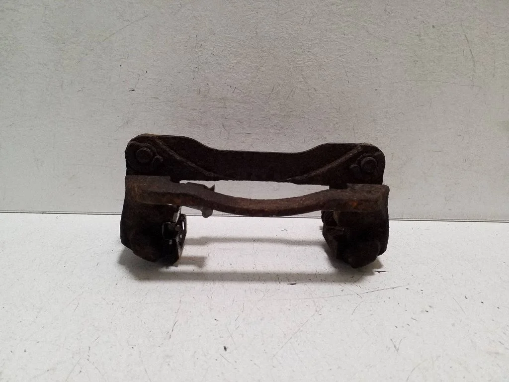 Piduriklotside hoidik/kandur (tagumine) – vasak