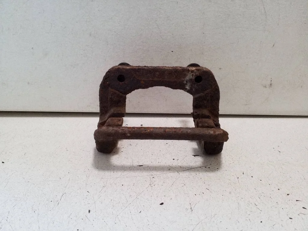 Brake caliper pad carrier rear – right