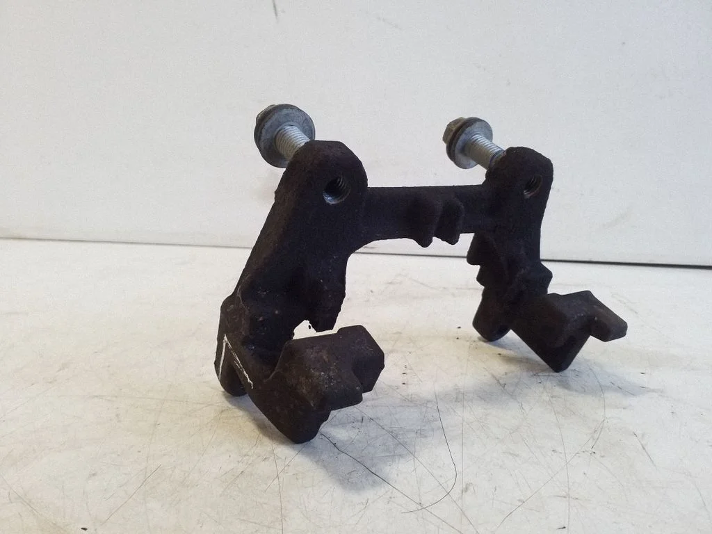 Brake caliper pad carrier rear – right