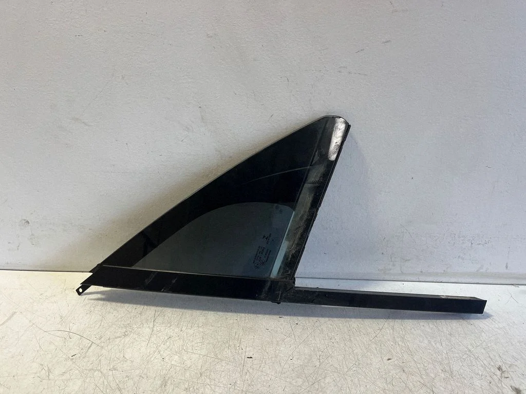 Front door vent window glass four-door – Porsche Macan (95B) (2014-2018)