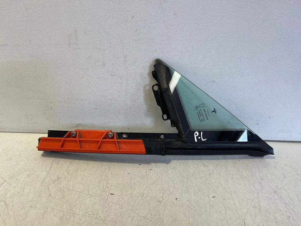 Front door vent window glass four-door 1032610 – Tesla Model S (2012-)