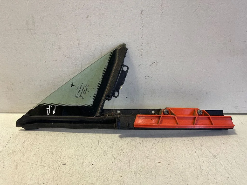 Front door vent window glass four-door 1032610 – Tesla Model S (2012-)