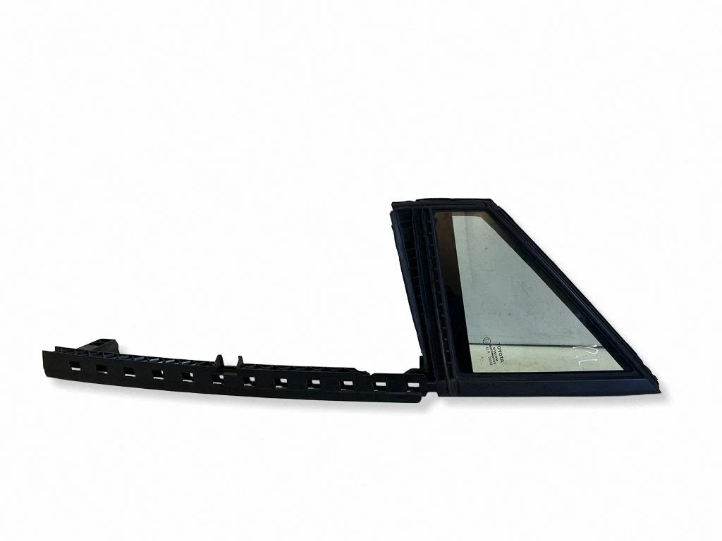 Front door vent window glass four-door E1743R00098