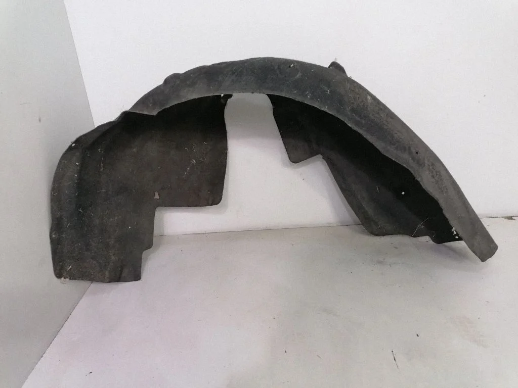 Rear arch fender liner splash guards