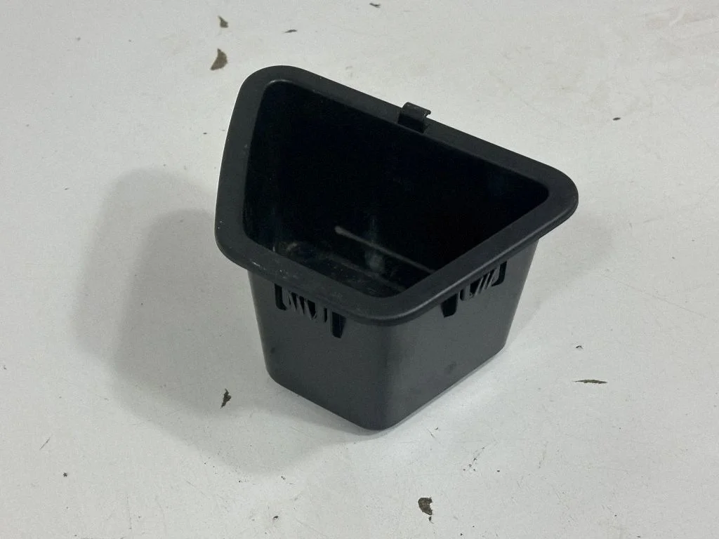 Glove box 7470523