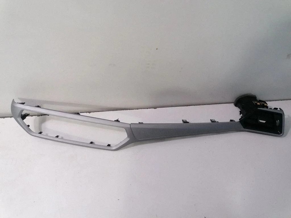 Dashboard glove box trim