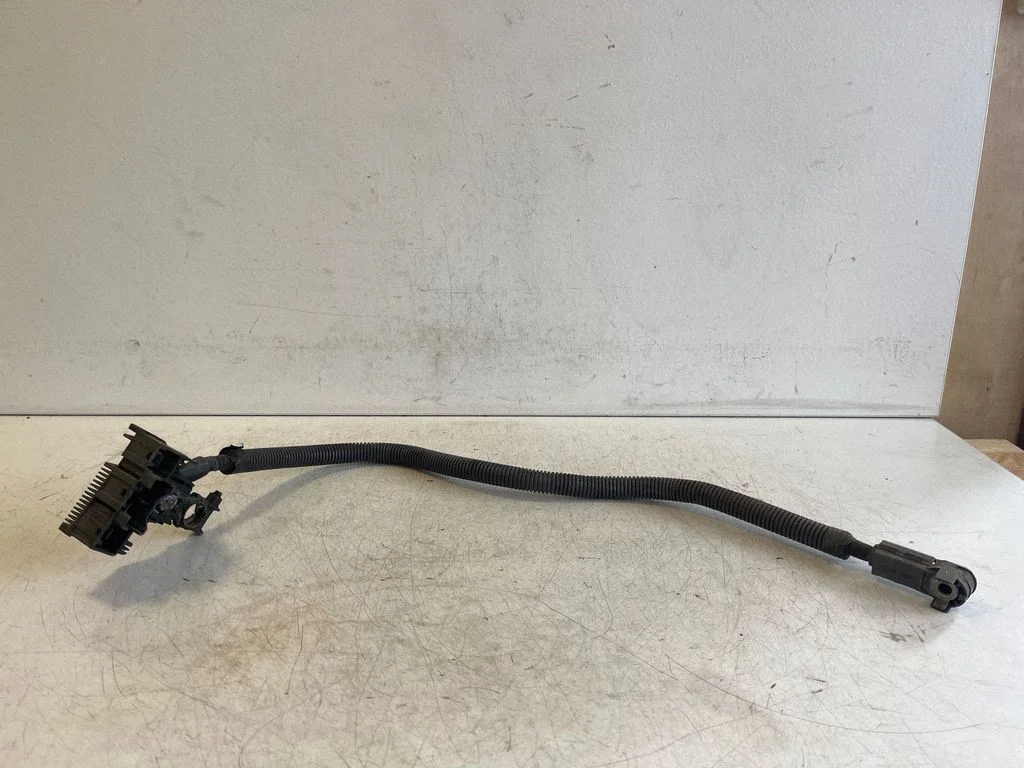Positive cable (battery) 8282320080