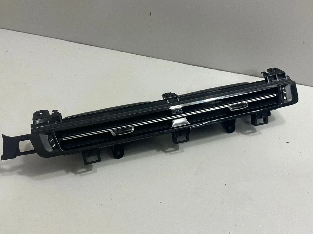 Armatuurlaua õhutusresti kate 9483383 – BMW X1 U11 (2022-)