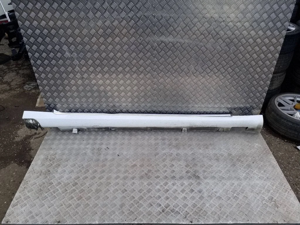 Sill 600587500J